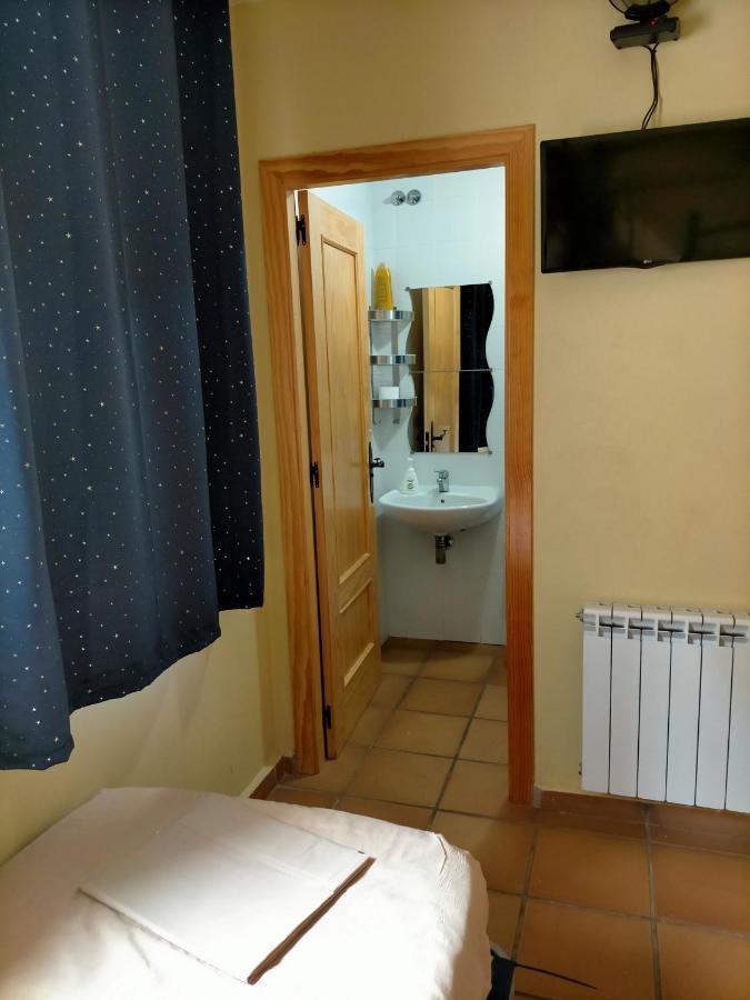 Albergue Santa Barbara Aliaga Eksteriør billede
